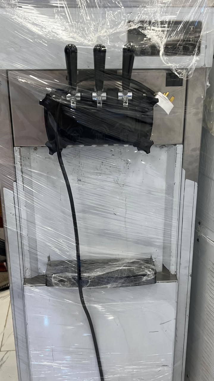 السلام عليكم 
جهاز للبيع 
جهاز ايسكريم
نظافه 90% اكثر 
***********
