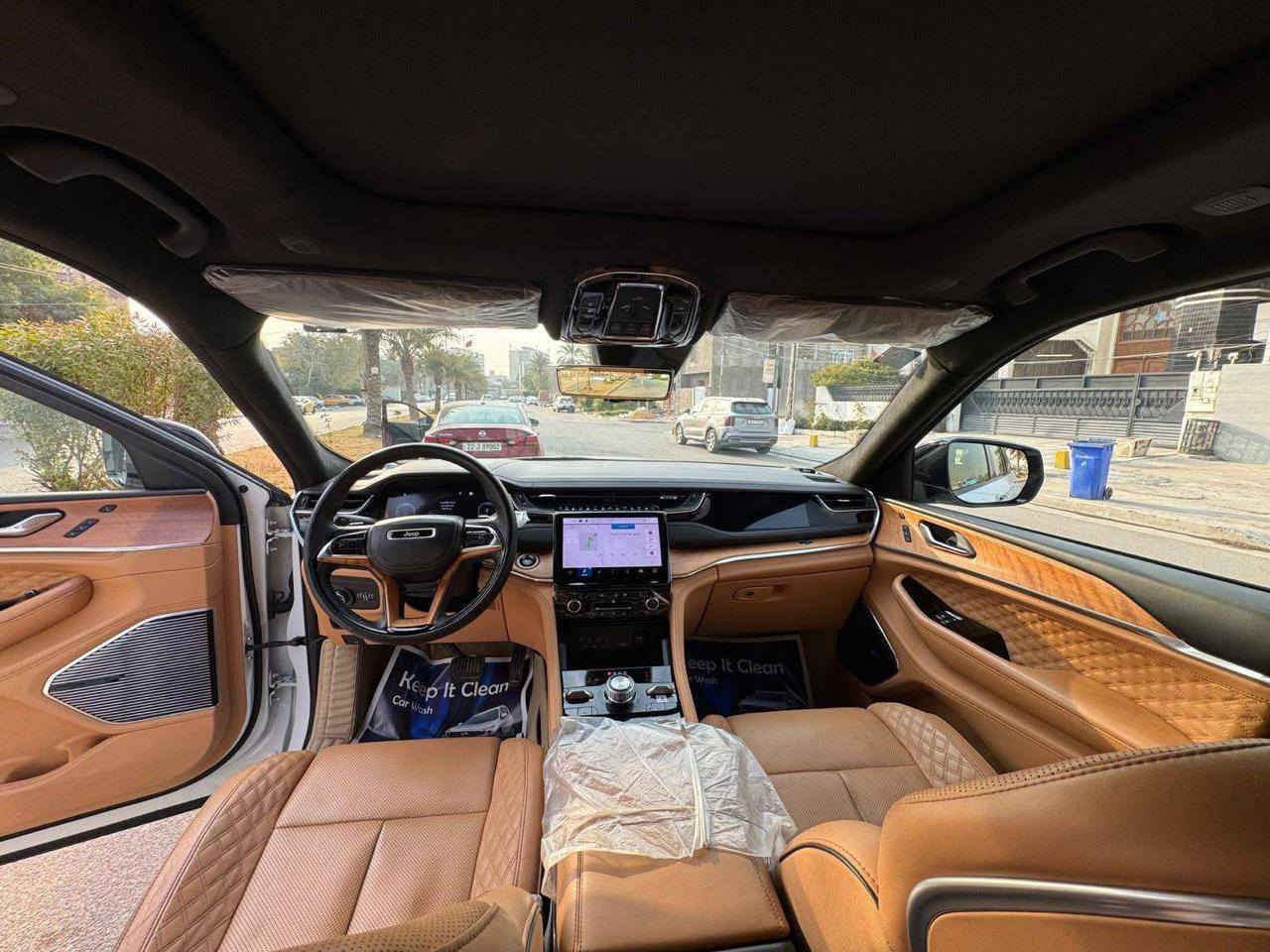فول فول مواصفات فورويل بانوراما
تغليفppf
الموديل : 2024 .( خليجي ) 
المحرك : V6.3.6L.
العداد : 12 الف 
مواصفات : 
رباعي 4×4
نظام تعليق هوائي ( جكات ) 
قيادة ذاتية عند المنعطفات 
رادار امامي مع مانع تصادم 
نظام الروية اليليلة 
تحذير الخروج المسار 
مستشعر نوم السائق مع نظام التوقف الالي 
تحذير النقطة عمياء ٥ 
نظام تحذير عند التقاطعات 
نظام تحذير عند تجاوز السرعة 
نظام عرض المعلومات على زجاج الامامي ( DISPLAY HEAD UP ) 
نظام تقليل الضجيج داخل المقصورة 
انارة محيطية 
شاحن موبايل 
ستيرن كهرائي
مريات كهرباء 
ويل ٢١ 
سقف بانوراما 
شاشهةكبيره ١٠.١ انج
شاشه للراكب الامامي 
نظام الخرائط GPS
عرض خرائط الطريق على لوحه 
لوحه القياده بقياس ١٢ انج
٤ كامرات خارجيه مع بخاخات ماء للتنضيف
كامره للمرايه الداخليه 
تصوير حراري 
مصابيح الاماميه زنون 
مكان السياره بغداد 
رقم الهاتف ***********
غير متواجد على الفيس مكلف بالنشر
