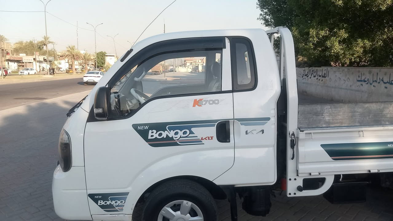 السلام عليكم سيارة كية حمل موديل 2017 مكفولة كفالة عامة لا ضربة ولا صبغ محرك 2700 رقم بغداد انكليزي سنوي 2031 رقم شاصي جديد مكان بغداد مدينة الصدر قطاع 55 رقم تلفو***********
