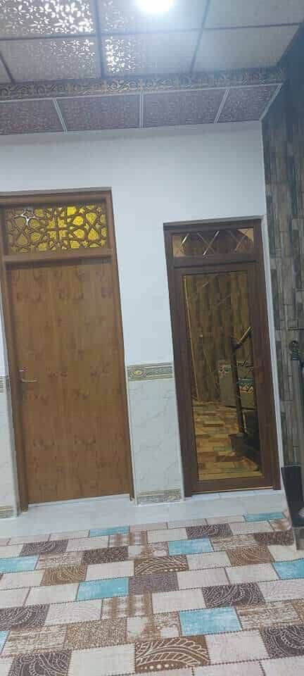 سلام عليكم 
بيت للبيع ١٥٠ متر طابو زراعي سند ٢٥ مسجل بالبلديه وعندي استمارة التسجيل  ورقم بلديه بناء قبل القرار وموجود بالتصوير الجوي 
 
العنوان.  علوة الفحل بالبدايه مقابل مدرسة عبدالله بن الحسين ع  الشارع ١٠متر التبليط رابع بيت عن الشارع 
خدمات كامله خط تكسيات ٥٠٠ دينار يوصل لشارع السكه مستوصف مدارس سوك كلشي متوفر يمك  أرغب منطقه بالعلوه 
وأهم من هذا كله الجيران 👑والشارع كله مرتب  

غرفه 5X4
صاله 5X7
استقبال 4X6
مطبخ 4X5
مجمع صحيات داخلي 
مكشوفات 2
صحيات خارجي 
بناء الأساس والسقف صب مركزي 
بناء مال جناي 

السعر ب٩٧ مليون بي مجال قليل

*********** النجف, العراق
