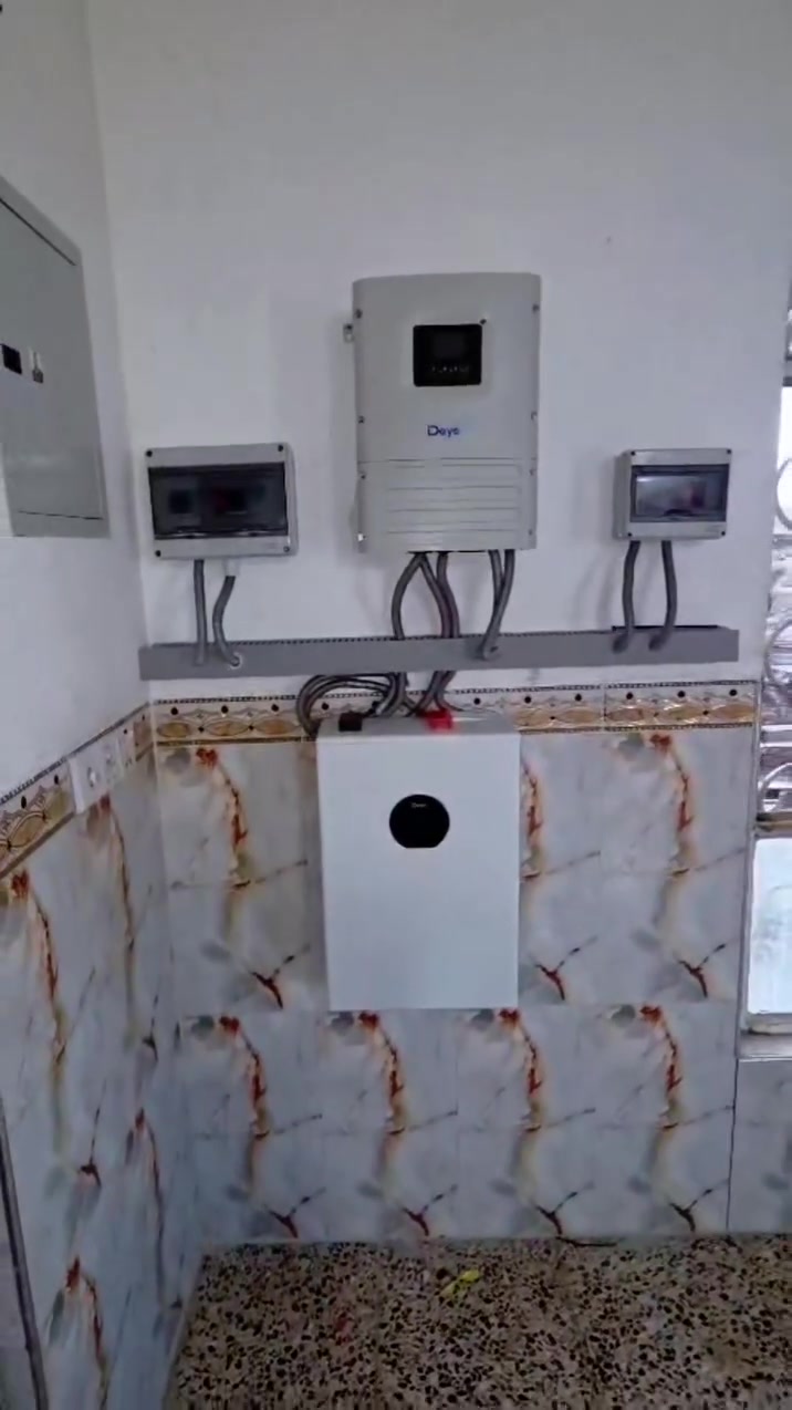 ⚡🔋 تركيب منظومة طاقة شمسية متكاملة 🔋⚡ في بيت الاخ 
تم بحمد الله تنفيذ منظومة بقدرة 10امبير نهاري و5امبير ليلي
: ✅ انفرتر هجين Deye
✅ بطارية ليثيوم عالية الكفاءةDeye
✅ منظومة حماية AC/DC
#طاقة_شمسية #منظومات_شمسية #Deye #بطاريات_ليثيوم #الطاقة_البديلة #SolarEnergy #HybridInverter


**إذا كنت صاحب هذا الإعلان وتريد حذفه لأي سبب، رجاءا أرسل رسالة إلى الدعم الفني**