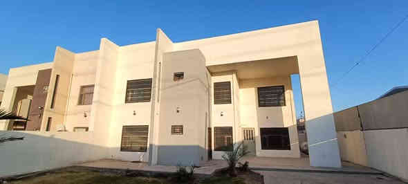 (( الـعـمـلاق لـلـبـيـع موقع تجاري ركـن وشـارعـيـن 60 مـتـر )) 

(( للبيع للبيع دار فاخر في موقع متميز بسعر مناسب جداً ))

‏_ ‪_ المساحة:_ 320 متر مربع

_المرحلة:_ الأولى، فئة A
_الموقع المحدد: بلوك 32 
_ ركن على شارعين 60م وشارع 15م 🌴🌳

_تفاصيل الدار:_
_الطابق الأرضي:_
- غـرفـة
- صـالـة
-اسـتـقبال 
- مـطـبـخ
- حار + بار
- حـديـقـة
- كراج سيارة
_الطابق الأول
- 3 غرف
- 2 سويت
- مجموع الغرف 5 على شارعين وجهه شارع 60متر 
ــــــــــــــــــــــــــــــــــــــــــــــــــــــــــــــــــــــــــــــــــــــــــــــــــــ
_السعر:_ نقد، سند حر، سعر مناسب جداً

للاستفسار الاتصال او مراسلة 

(( *********** واتس أب ))   

(( *********** تلي كرام  )) 

فرصة استثمارية رائعة لمن يبحث عن دار فاخرة في موقع متميز. للاستفسار، يرجى الاتصال
