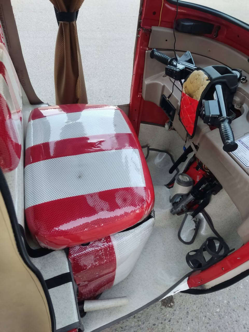 تكتك مديل ١٨ نضيفه جاهزه من كلشي سعر ٣٠٠/٤مكان مدينه الصدر ستفسار ع رقم ***********
