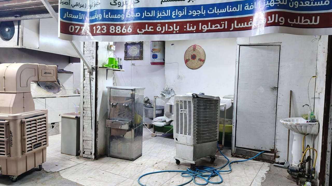 مخبز للبيع
الواجه 8 
تنور واحد 
صحيات 
أغراض المخبز كاملة 
يشتغل 800 وقابل للصعود 
الموقع الحرية شارع زين العابدين 
مساحة كبيرة امام المخبز وبصفك ابو مخضر واسواقات ومطاعم 
السعر 3 ملاين ونص 
ايجارة 350 ألف 
تواصل ***********
