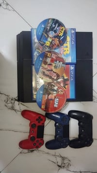 🎮 للبيع PlayStation 4 Fat 🎮 ✅ سعة 500GB  ✅ 3 يدات أصلية  ✅ ألعاب أقراص...