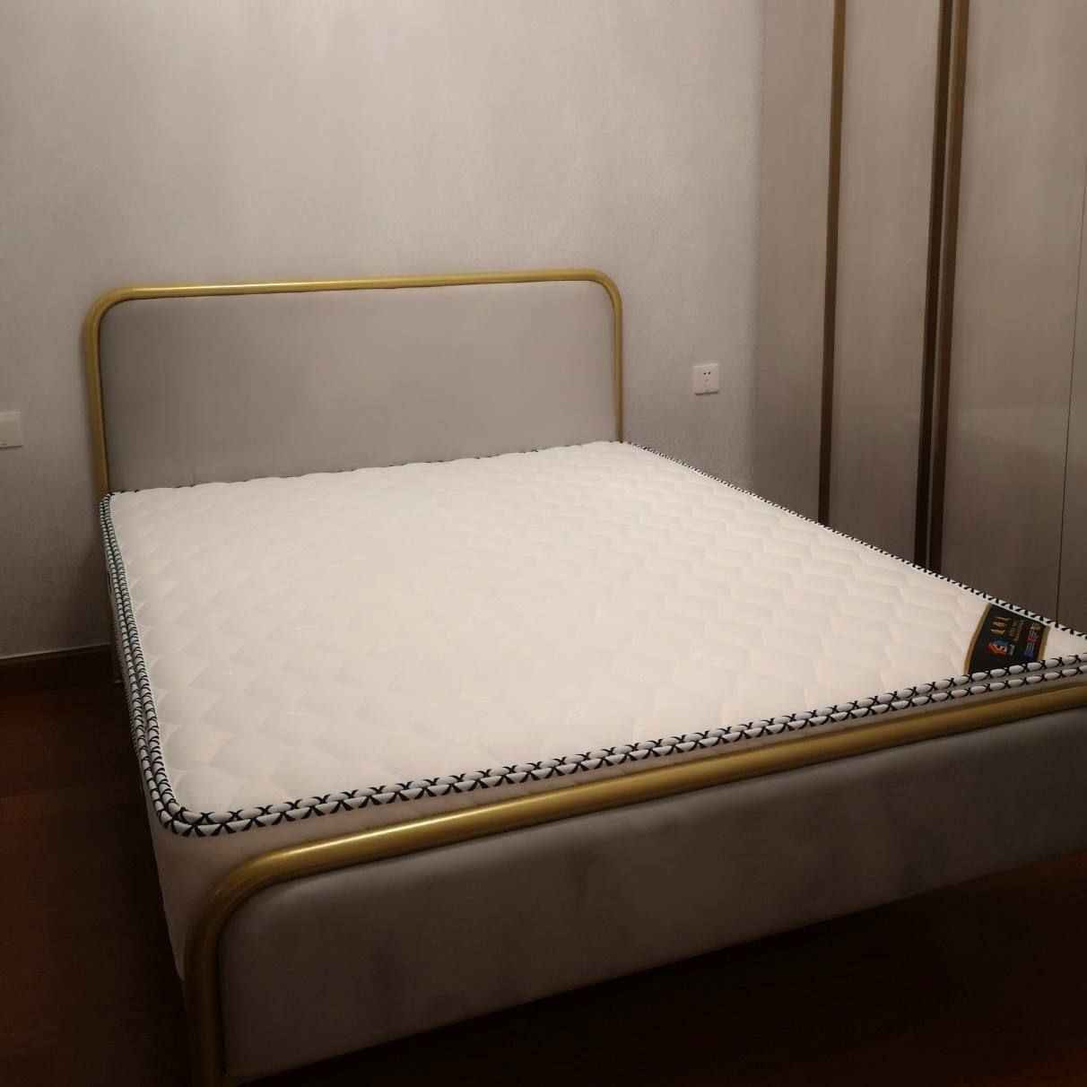 سرير حديد نفرين ( بدون الدوشك ) ، يتحمل أوزان عالية 
الحديد ابيض واسود وذهبي
الدوشمة حسب طلب الزبون 

 القياسات : 
الطول 200 سم * العرض 180 سم * الارتفاع 30 سم

 السعر 210 الف 
توصيل بغداد 5 الاطراف 15
توصيل المحافظات 25 الف بغداد, العراق


**إذا كنت صاحب هذا الإعلان وتريد حذفه لأي سبب، رجاءا أرسل رسالة إلى الدعم الفني**