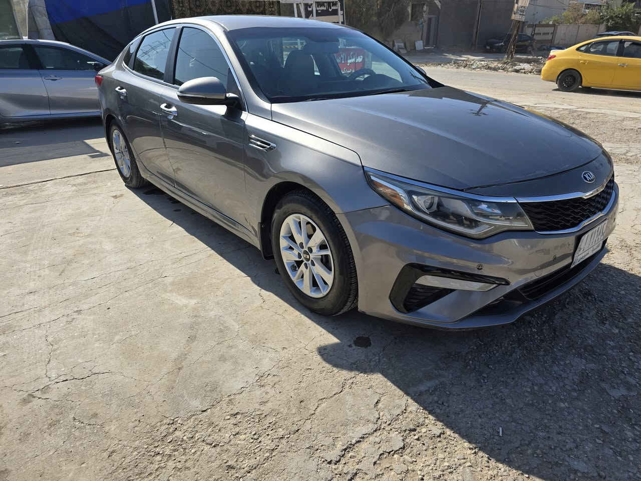 السلام عليكم اوبتما موديل 17 وارد أمريكي معوقين بعد سنه ينفك الحجز سياره كلشي اصولي  ضربته فقط بلجاملغ الخلفي الأيمن مؤشر بلصور والباقي كله مكفول ولاقطعه امبدله السيارة موجودة في الديوانيه السعر 138 مكينه 2400 ماشيه 100 ميل السياره جاهزه من كلشي ***********
