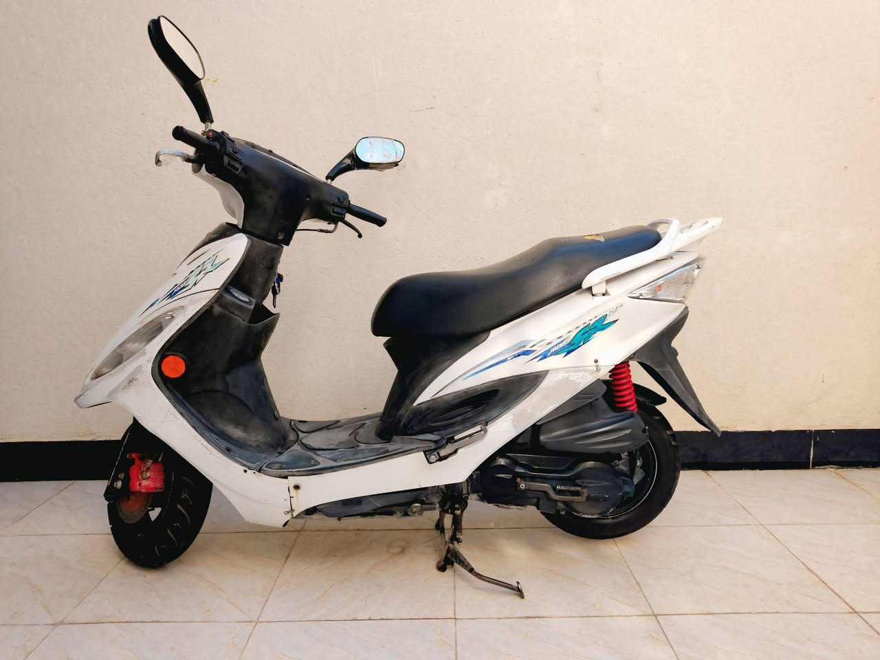 السلام عليكم دراجه جي فور الدراجه ما مفتوحه
‏السعر450
‏‪0780 585 8094‬‏
