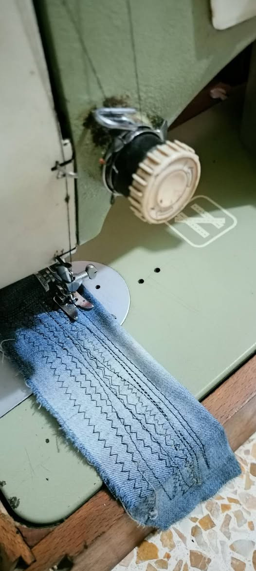 للبيع ايطالي شغاله خياطه عدل او زكزاك نضيفه حيل
***********)
***********
