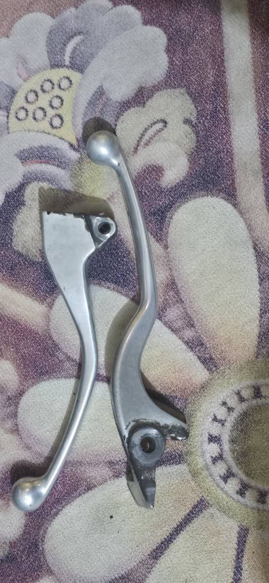 سلام عليكم قطع pcx  بلادي مال تفصيخ للبيع
كشن جيل 2. سعر 70 الف
جامه جيل 2 بلادي. 20 الف
يدات بريك جيل ثاني بلادي 10 الاف
ستاند صفح جيل ثاني 10 الاف

دبلات خلفي رياضي. 60 الف 
شوته على شكل صلنصه رياضي ترهم من الجيل الاول للثالث وترهم للسكنس

سعر 60

واقية صلنصه جيل ثاني 10 الاف

مكاني بغداد ويوجد توصيل لكل المحافظات. للتواصل اتصال او واتساب

***********
