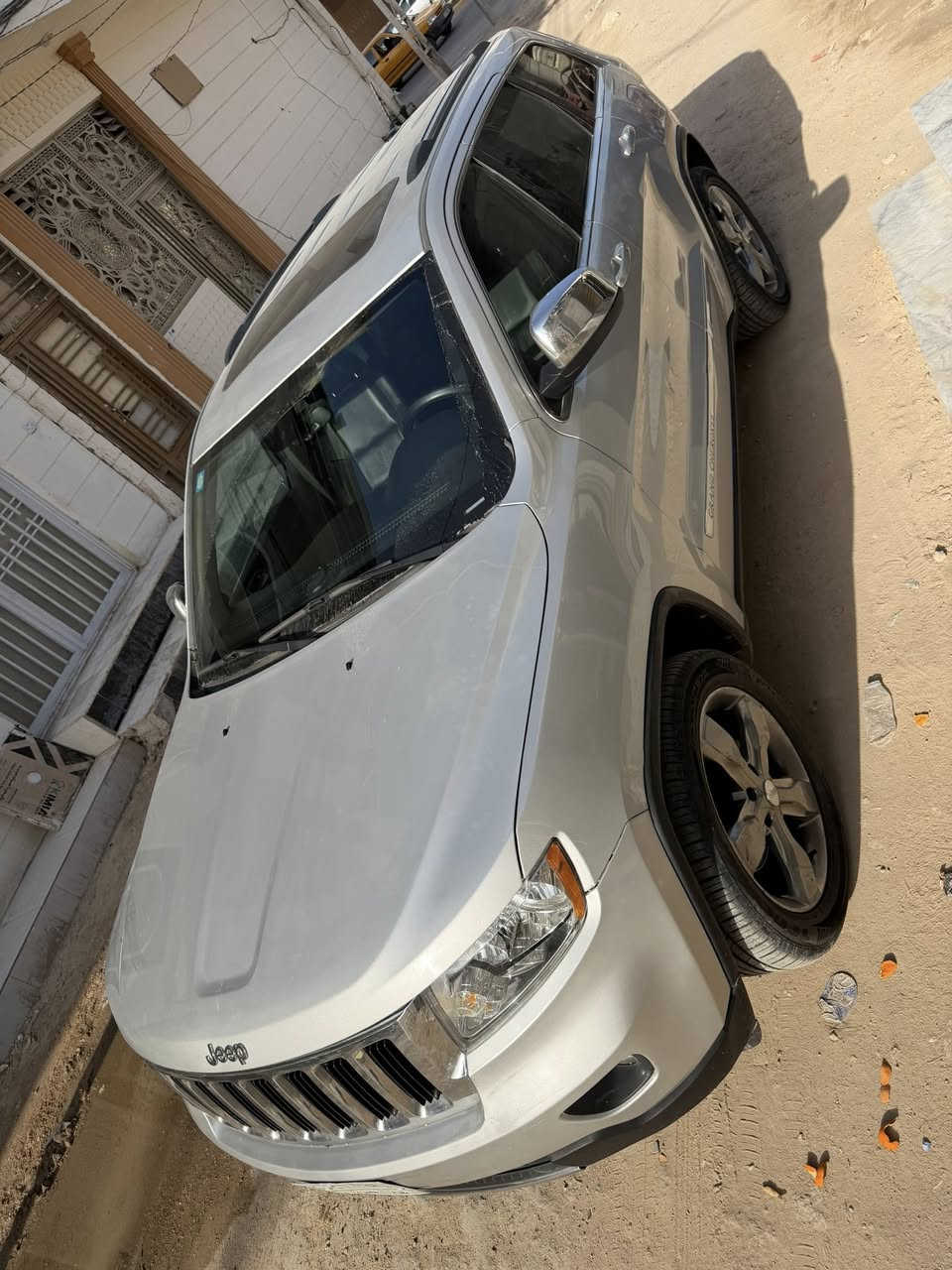 سلامً عليكم جيب الاريدوموديل  2013 وارد أمريكي  صبغ جاملغ  وبنيدً بدون دواخل مواصفات واحدعله واحدً.   فول لمتدد.   اعبد فىه.    سياره باسمي شرط تحويل سياره احله من صور ومال بيت ستخدام شخصي ماشيه ٦٠ سبب البيع  مستعجل ***********   سعر 168 مجالً بيكً بيكً ودلل.
