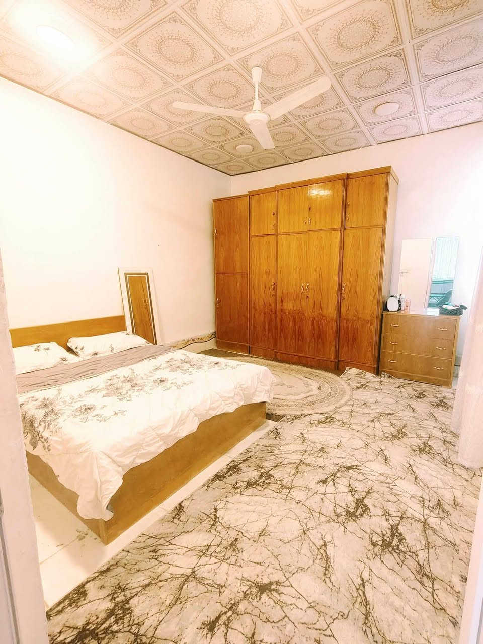 بيت للبيع🏠 (مجمع فدك السكني)
العنوان✅ 
كربلاء المقدسة خلف مرقد سيد اسماعيل  قرب جامعة كربلاء فريحة طابقين يتكون من👈 غرفه نوم  (استقبال ومطبخ) ومنور وصحيات وطارمة والطابق الثاني من غرفتين سقف الطابق الثاني ساندويچ  مع تانكيات عدد ٢ وكيزر طابو زراعي قرار محكمه سند 25
السعر 36 مساحه 50 متر  
للاستفسار الاتصال على هذا الرقم‏ ☎️
***********
