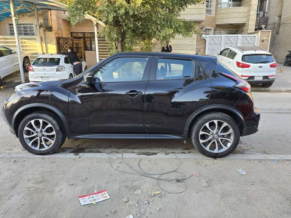 السلام عليكم مستعجل ع البيع كلش 
نيسان جوك ( خـليـجـي ) 2018  
رقم بغداد  الجديد  ماشيه 84  قابله للزيادة 
سياره كلين اي ضرر ما بيها 
و مكفوله من اي نقص  
مكينه 1600 دبل نوزل تنفس طبيعي بدون تيربو
السياره فول 
كامرة 360 
مريات كهرباء 
نقطه عمياء 
فتحه سقف
 بصمة تشغيل
تدفئه بالكراسي 
تحديد مسار 
3 انضمه قيادة 
E/N/S
كراسي جلد 
تحكم ستيرن كامل 
تحديد سرعه 
رقم صاحب سيارة ***********
125 و بيها مجال بغداد, العراق
