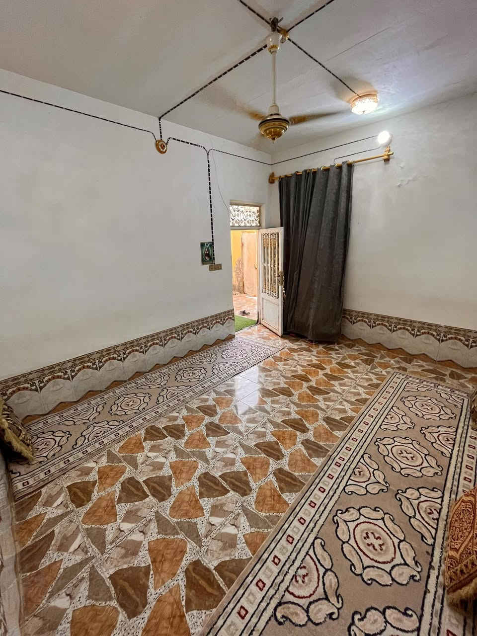 دار البيع مساحه 100 قرب النفوس ***********
