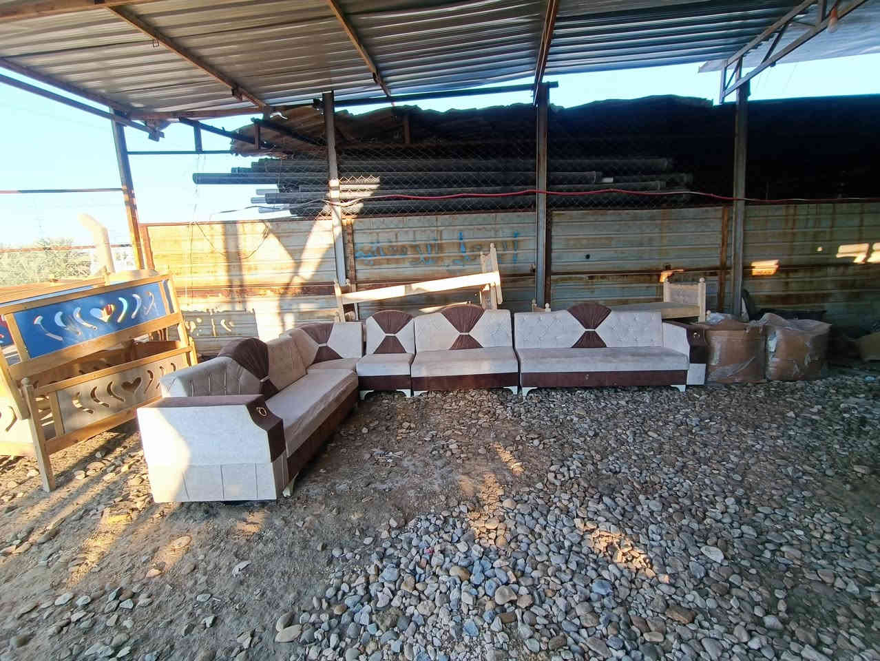 ديوان مستعمل نضيف
السعر 160 الف 
مجمع الشمري للمواد المنزليه المستعمله
العنوان بابل الحمزه الغربي قرب معمل الببسي 
 ‏‪0783 028 0231‬‏
