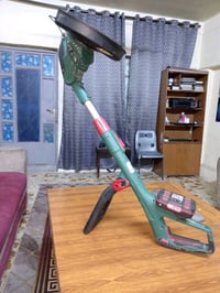 ماكنه قص العشب مع بطاريه وشاحنه الأصليه صناعه المانيه