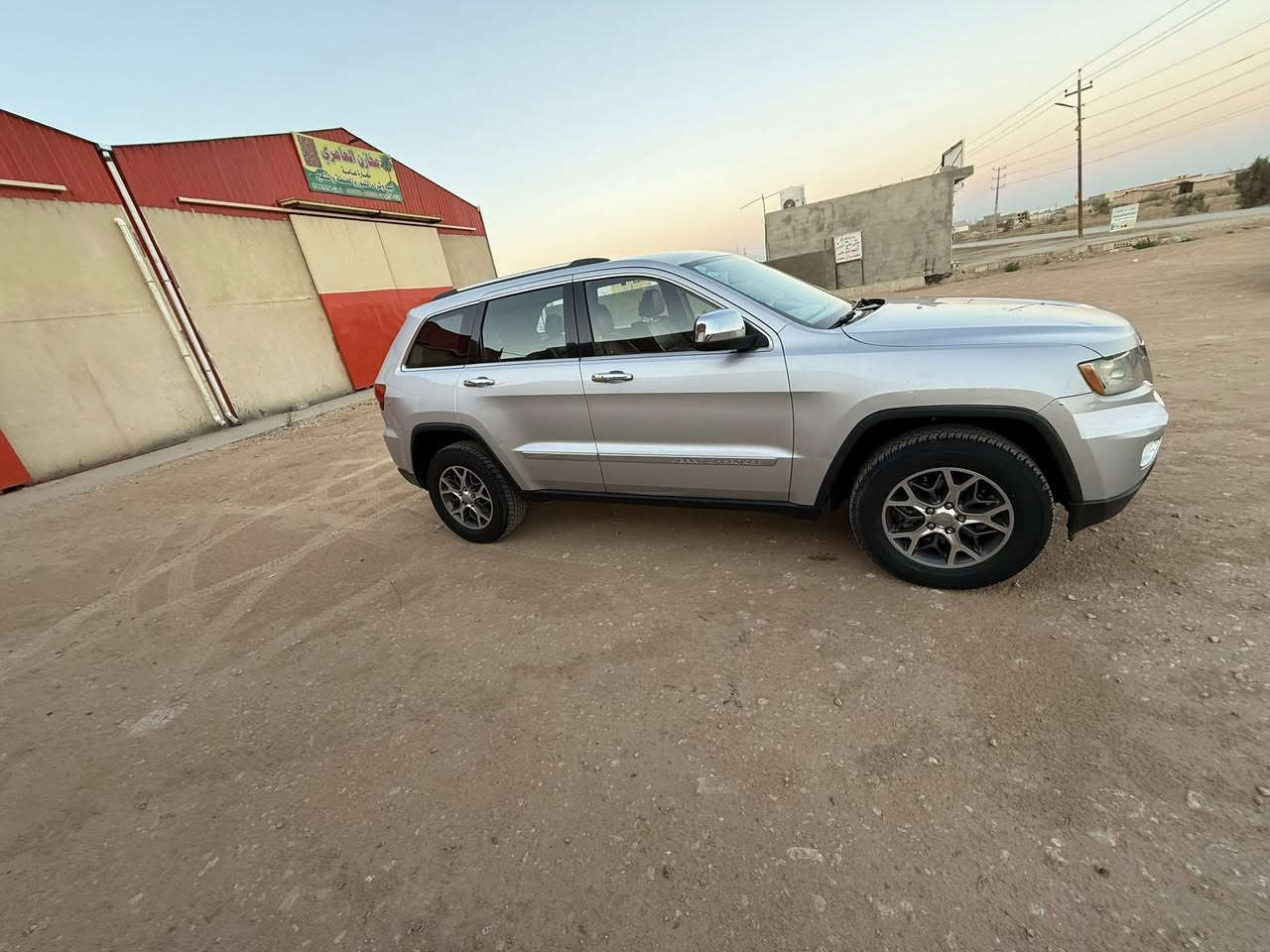 جيب 2012 وارد امريكي كلين تايتل 
كفاله عامةمن البارد والصبغ والفتح والتبديل 
ماشيه 111 
مكينه 3.600
مناقصة كلشي السيارة تخم تاير حداديه جديد 
رقم بغداد بسمي 
مكان السيارة بابل الجزائر 
هـ ‭0783 863 5978‬
