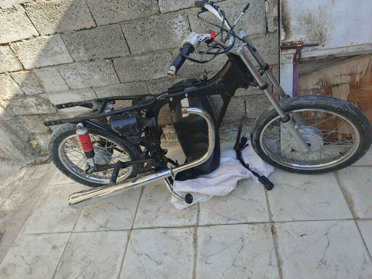 دراجة غراض كاملة عوزهة محرك وتانكي ولباقي كلة موجود كلك ب375 رقم ***********
