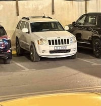 🚙 جيب كْراند شيروكي 2008 - أبيض لؤلؤي 🚙 📍 رقم بغداد دولي - السيارة باس...