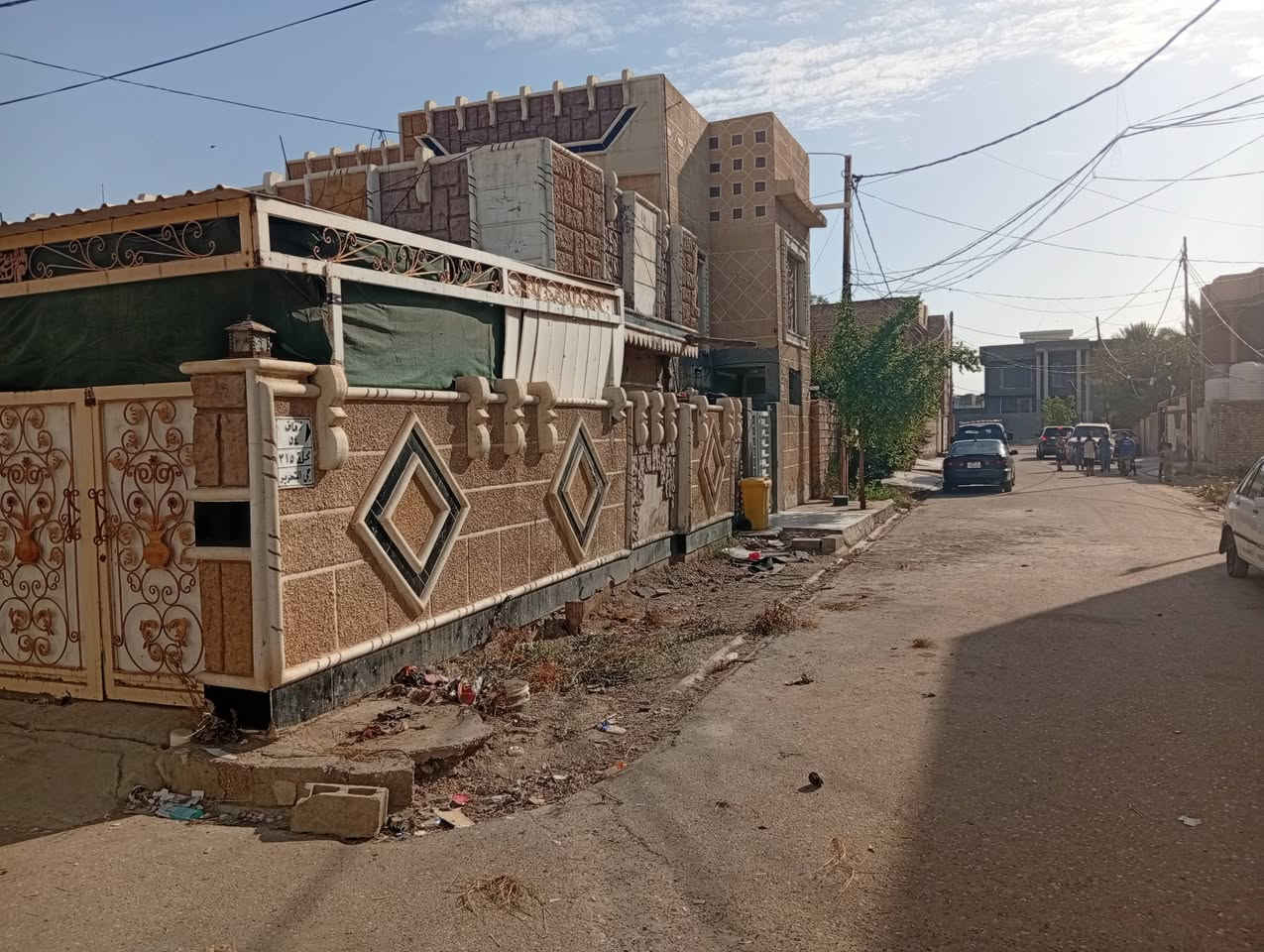 سلام عليكم بيت البيع مساحه 10*10 التحرير ع شارع الحولي قرب ملعب الزهيري اي ستفسار تصال ع رقم ***********
