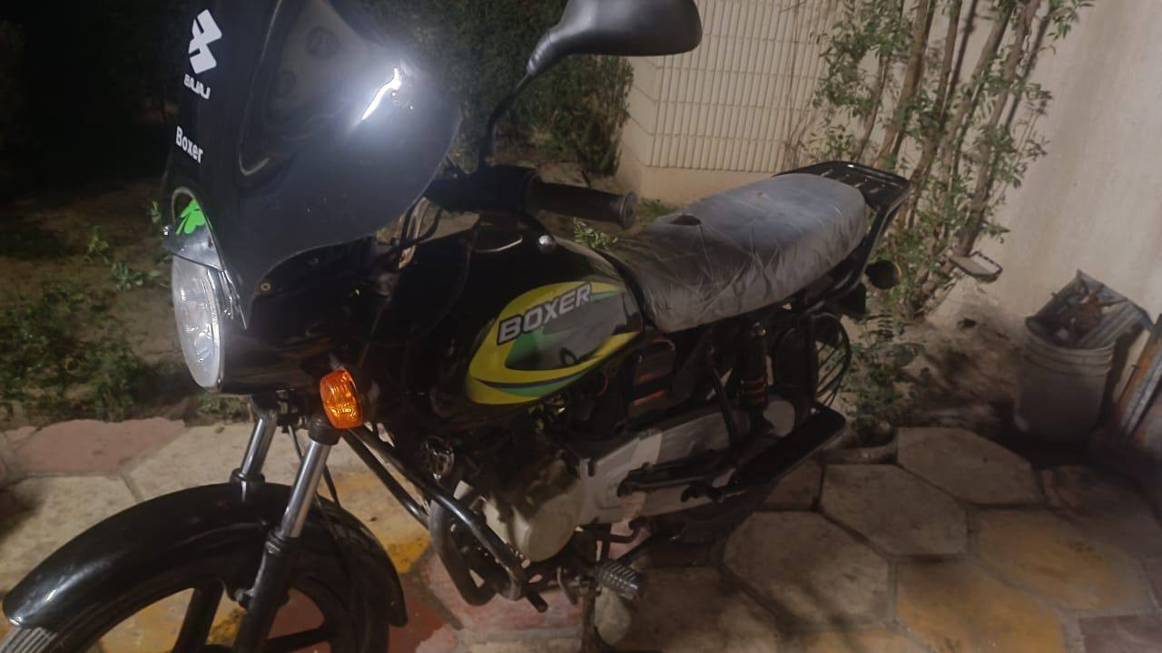 بوكسر للبيع مودل 23 
مرقمة بغداد باااسمي 
مكفولة تجي تفحص يلا تاخذ 
 قفل قفل قفل 1800
7759704446 
بدون مراوس شباب وبدون كسران 
الدراجة نضيفة وحتى مامشتغل بيها دلفري
