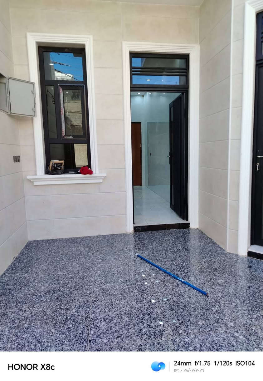 يالله دار للبيع بحي اور لأولى قرب دور نزاهه مساحته 150 متر طابقين بناء حديث درجه اولى على شارع 10 متر يتكون من أربع غرف نوم صالتين ومطبخ واستقبال أو صحيان لاستفسار أو واتساب ***********
