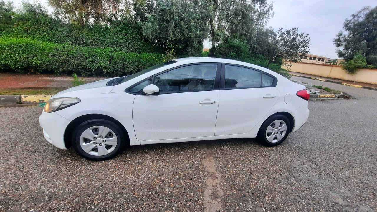 سلام عليكم ورحمة الله بركاته 
للبيع كيا سيراتو موديل 2014 سياره نظيف جدا مابيها اي صبغ ولامبدل اي قطعه ماشي 163 الف محرك والكير شرط بيها دفتر بنزين وسياره باسم شحص واحد تحويل مباشر 
رقم موبايل/ ***********
