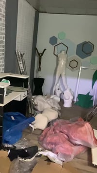 بغداد المنصور 07724722358 للبيع  منزع مرتب مع ملكانات وميز