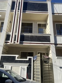 بيت 70 متر  طابقين هول  مطبخ   حمام   غرفه في الطابق الارضي   غرفتين و...