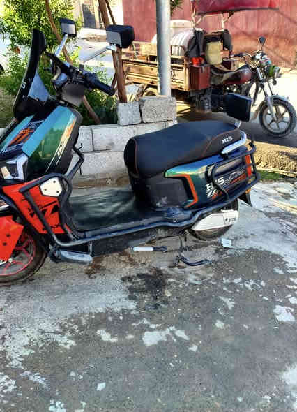 سلام وعليكم دراجه لبيع دراجه سكنس ماكس جبلي شحن تمشيك 90 كيلو ملف 3000  . 6بطاريه سرعه حقيقي 115   سعر مليون وربع رقم ***********
