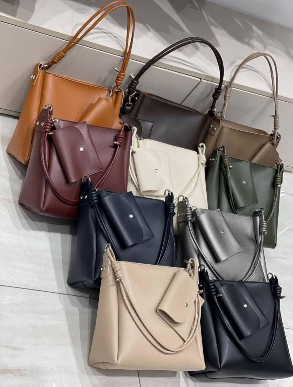 نون باك توفر لكم اجمل الحقائب واسعار مناسبة بيع جملة ومفرد 
سعر المفرد 10.000
العرض ↔️35
الارتفاع ↕️ 26
لتواصل ***********
#جنط
