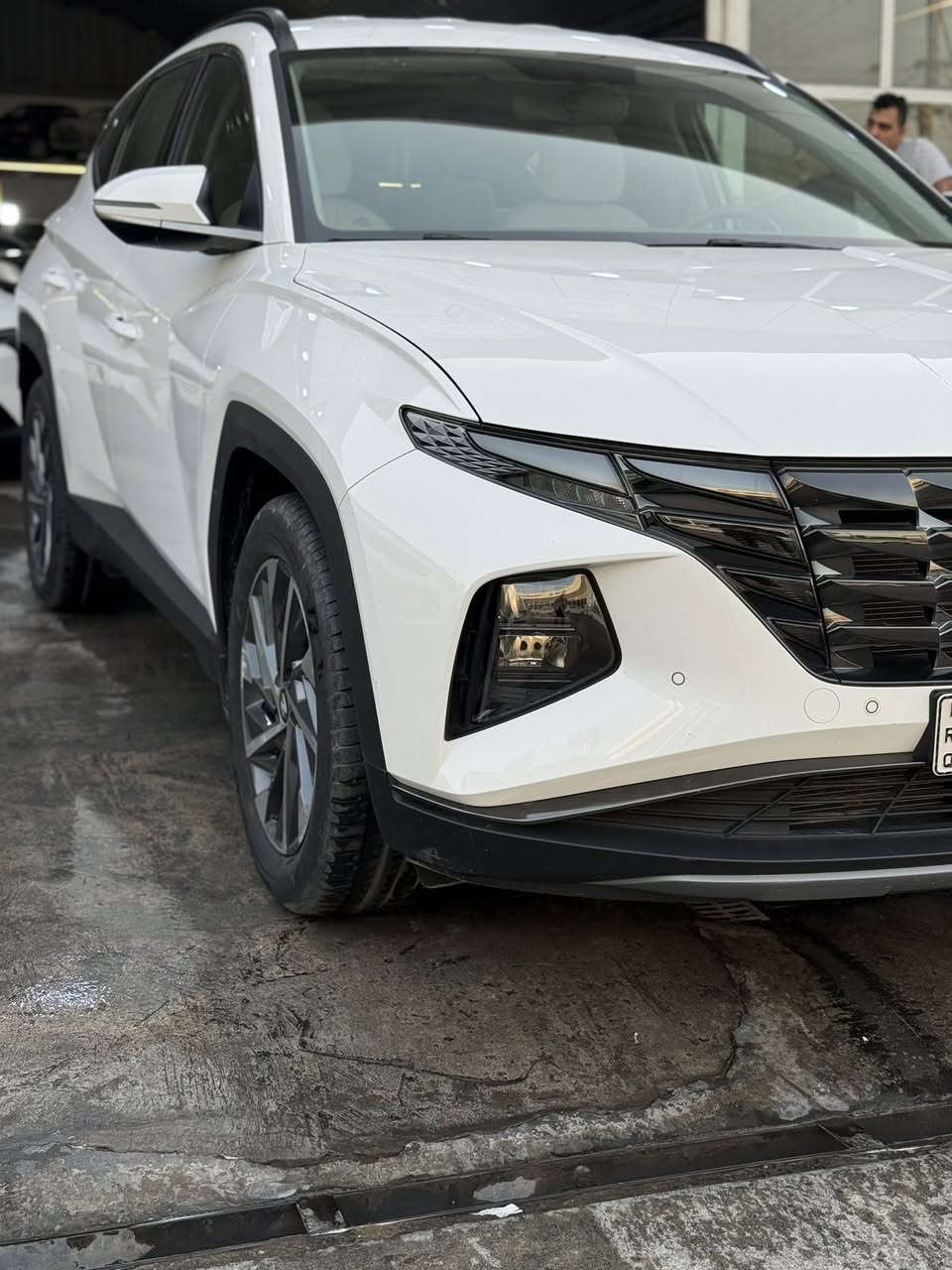 � هيونداي توكسان 2024 خليجي 🚘

✨ المواصفات:
▪️ شاشة
▪️ كامرة خلفية
▪️ تحكم ستيرن
▪️ قطعتين تبريد
▪️ بردات خلفية
▪️ حساسات أمامي وخلفي
▪️ مودات درايف متغير

📍 الممشى: 18,000 كم
📍 رقم بغداد (تحويل مباشر)
📍 مكفولة كفالة عامة على وضع الشركة

💵 السعر: 21,500$

📍 العنوان: بغداد – معارض النهضة
📞 ***********
