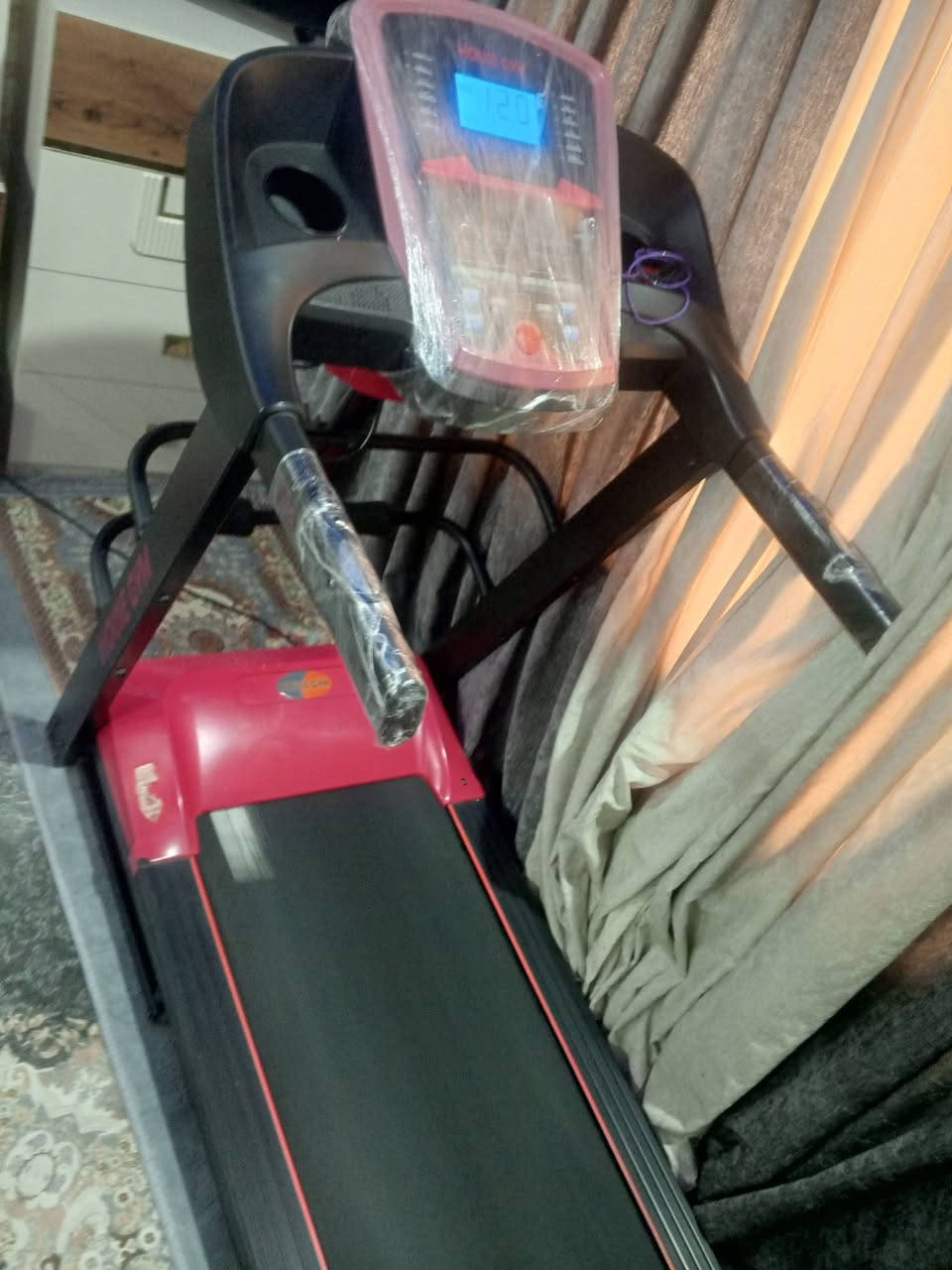 جهاز جري للبيع جبلي استعمال قليل مع جهاز هزاز تكسير الشحوم لتواصل خاص ***********
