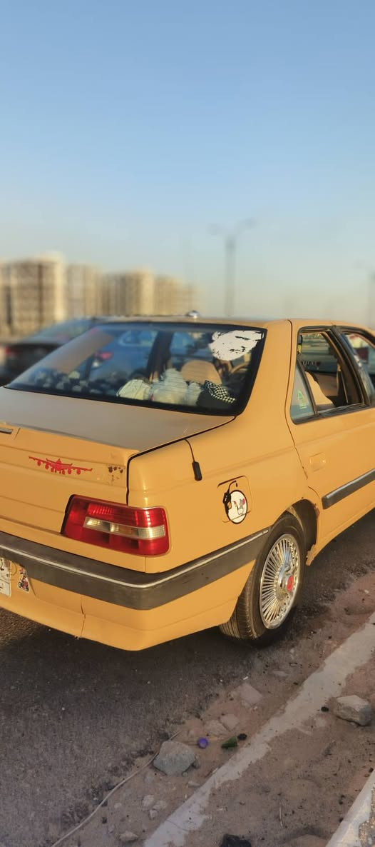 السلام عليكم سياره للبيع بيجو 405 موديل 2015 السياره جاهزه حلوه تخم تاير تبريد ثلج مكينه وقير خير من الله سياره بيها خياس قليل سعرها 30 وبيها مجال الطيبين وهذا الرقم***********
