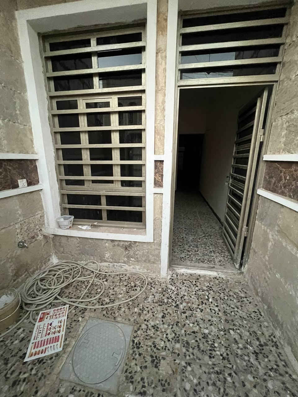 مشتمل للبيع المساحه 60 متر الواجهة 3 نزال 20
يحتوي على استقبال مطبخ خدمات طابقين 3 غرف نوم ناقصه بس بيبان خشب ومحجر درج
السعر 157 وبي مجال
العنوان حي اور الفرع مقابيل مستشفى المؤيد
الهاتف ***********
