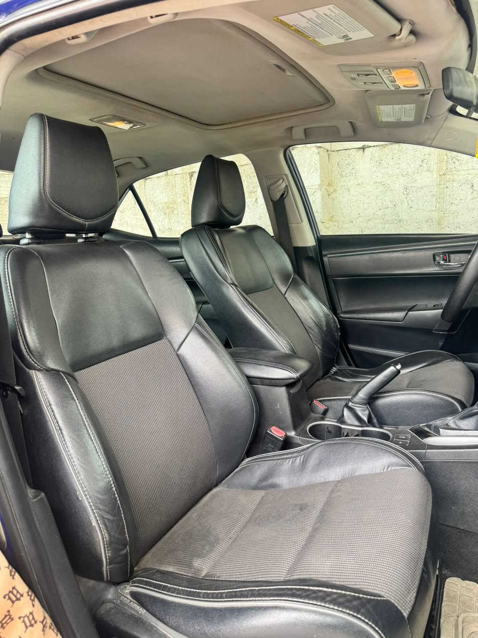 تويوتا كورولا موديل 2016 (أمريكي)
سونار مرفق بل منشور سونار مرفق بل منشور
العنوان/بغداد قرب بسمايه
(الهاتف/***********)
 بلد المنشأ: وارد أمريكي
فتحه سقف
بصمه 
كشنات جلد
 محرك: 4 سلندر سعة 1.8 لتر
 نظام الدفع: أمامي (FWD)
 ناقل الحركة:اوتماتيك
 شاشة معلومات (6.1 إنش)
 بلوتوث + USB
 تحكم من المقود
 كاميرا خلفية
 تكييف أوتوماتيك (بعض الفئات)
 مقاعد قماش أو جلد (حسب الفئة)
 وسائد هواية متعددة
 نظام ABS مانع انغلاق الفرامل
 نظام الثبات الإلكتروني (VSC
 التحكم بالجر (TRAC) 
 مرايا كهربائية
