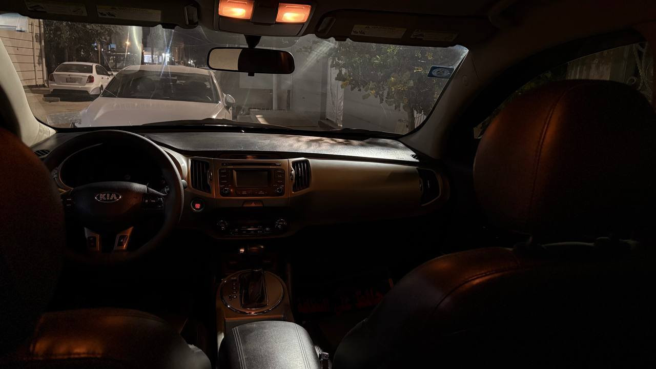 السلام عليكم كيا سبورتج 2016للبيع وارد امريكي سيارة نضفيه مكينه وكير خير من الله بل كارتون ممشى السيارة 100الف عنوان السياره واسط مركز الكوت ***********
