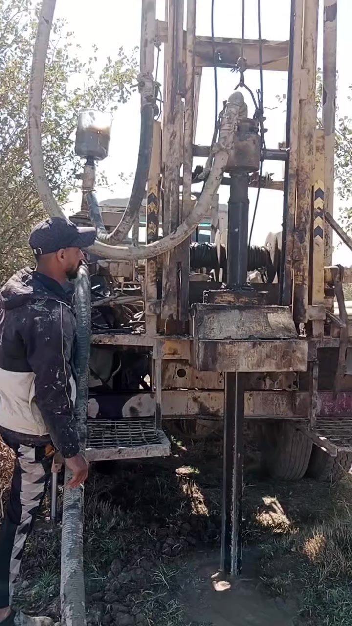 حفر ابار الرتوازيه
وتعبيرات الشارع وتجفيف المنهولات 
***********

***********
