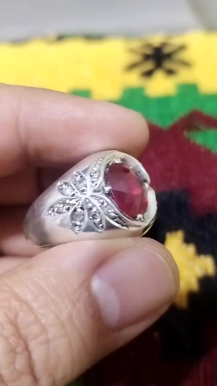 حكاية ورواية من الياقوت الافريقي
السعر خاص لطفا


**إذا كنت صاحب هذا الإعلان وتريد حذفه لأي سبب، رجاءا أرسل رسالة إلى الدعم الفني**