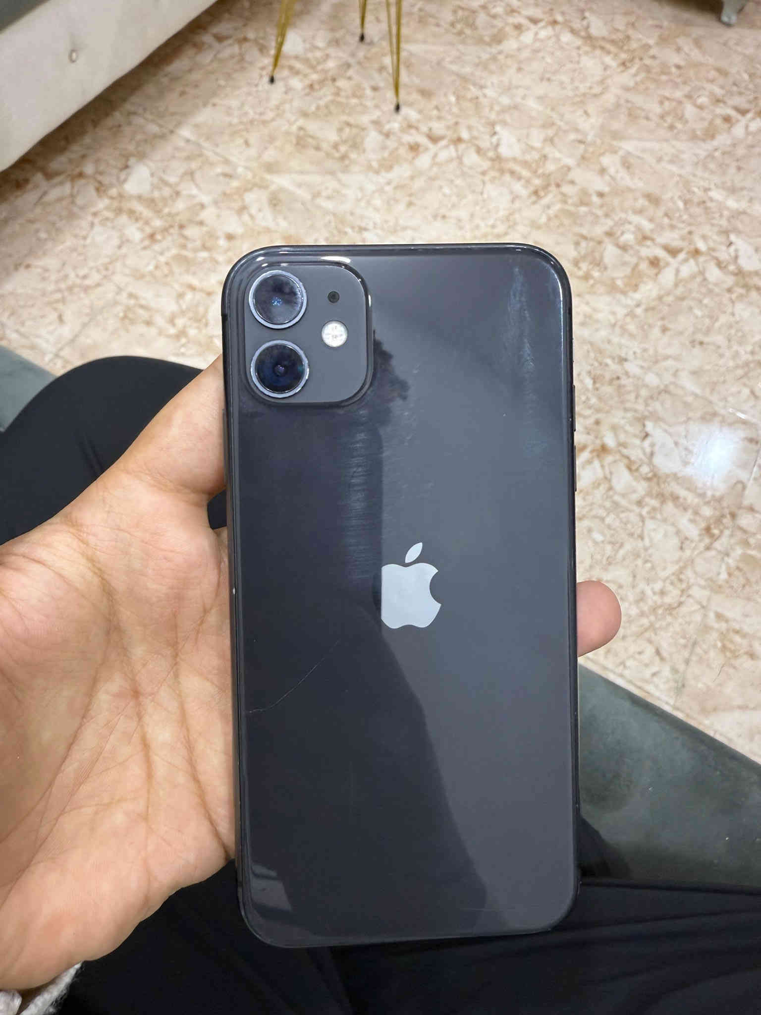 ايفون 11 
ذاكرة 128
بطارية مرفوعة وراجعة ع النسبة الاصلية 79
السعر 200(بي مجال) او مراوس بأيفون ثاني 
***********
