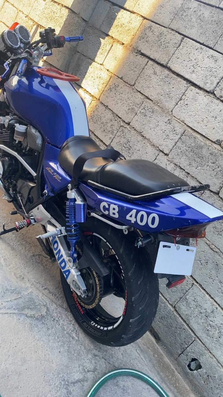 cb400 جيل ثاني محرك كير مكفول   كهربايات كله شغال مابي اي عيب اوراق كامل
***********
