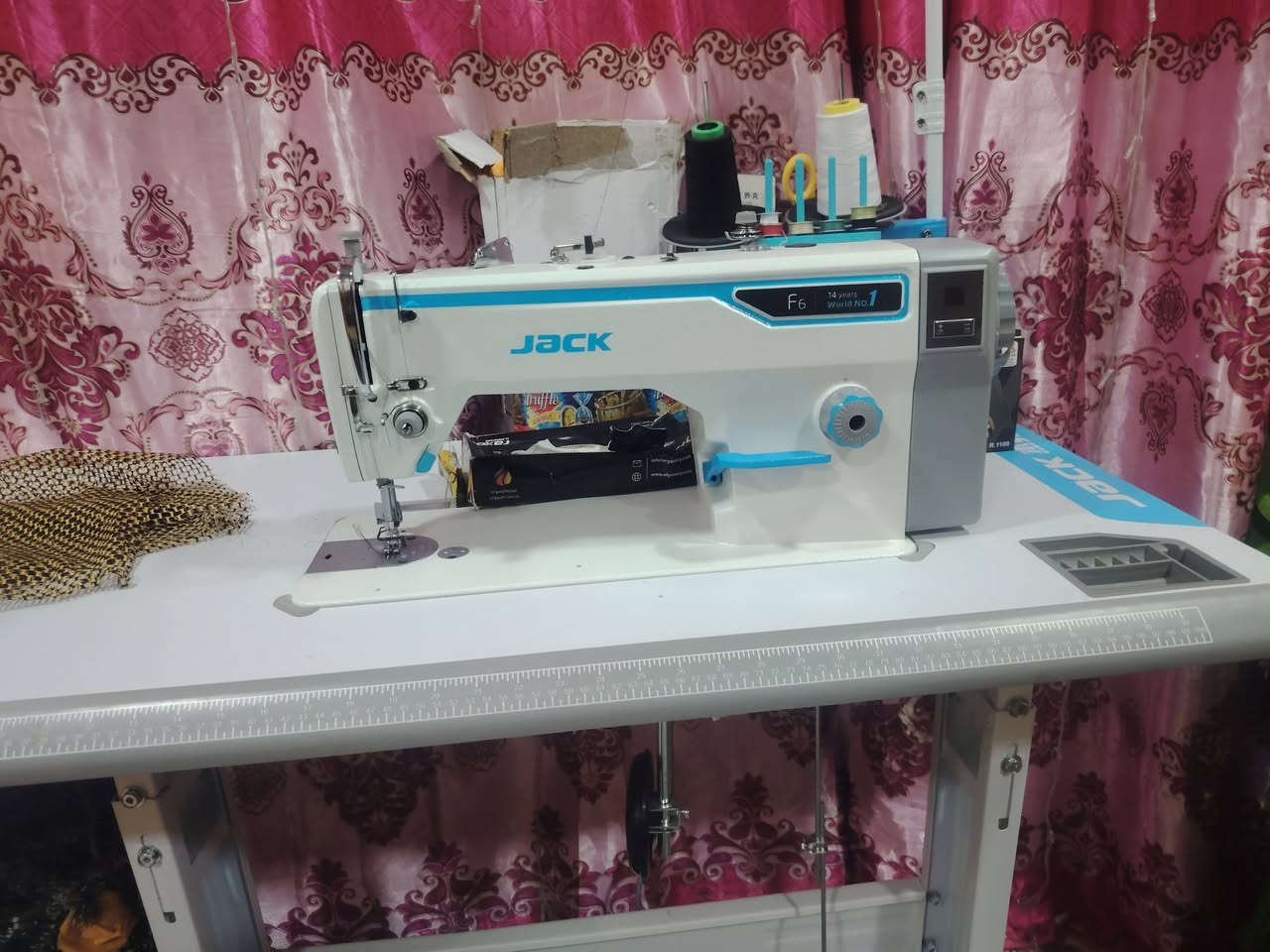 سلام عليكم ورحمة الله وبركاته
للبيع مكينه صناعي جاك اف ٦ وكاله وميزها الأصلي بيها ضمان ٣سنوات صارلها اقل من شهر عندي مانعرف بيها وريد ابيعها
***********
***********
