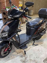 دراجة شحن للبيع 6 بطاريات كلهن يقرن 10وفوك نضافه فول mb3  وتشغيل عن بع...