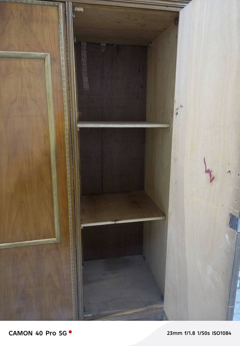 السلام عليكم
كنتور تفصال صاج عراقي 3 بيبان خشب ثكيل نضيف بمعنى الكلمة سعر 200 وبي مجال حك الجيه
وميز مرايه مثل ماموضع بصوره نضيف اي كسر مابي سعره 30
مكاني البصره الزبير 
***********
