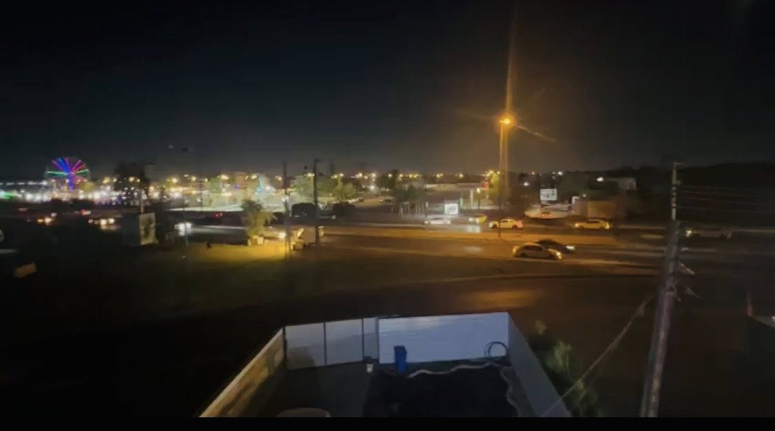 � للبيع عقار ركن بموقع مرتب ومفيد للاستثمار
العقار على شارع قطر الندى (سايدين)
📍 مقابل مدينة ألعاب الكرخ المائية
المكان معروف وحركته مستمرة، 
أمام الدار رصيف واسع 14 متر

🏠 مواصفات العقار:
 • المساحة 100 م²
 • ركن بواجهتين
 • واجهة 10 م
 • نزال 10 م

📌 الموقع يخدم هواي مشاريع مثل:
صيدلية – مختبر – عيادات – مكاتب – مركز خدمات
سعر المتر المربع الواحد 4.5 مليون 

📞 للتواصل والمعاينة الجادة:
***********
واتساب أو مراسلة الصفحة
