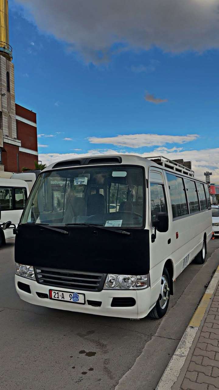 كوستر للبيع  موديل ٢٠١١ناصية رقم سليمانية 
سنوية جديدة 
فول مواصفات
 چوبليس ناصية 
٦  تايرات برجستون   
تبريد محور 
گير محرك اكسل مكفولات 
سعر  255ورقة و بيهة مجال 
مكان سليمانية 
رقم صاحب سيارة ***********
