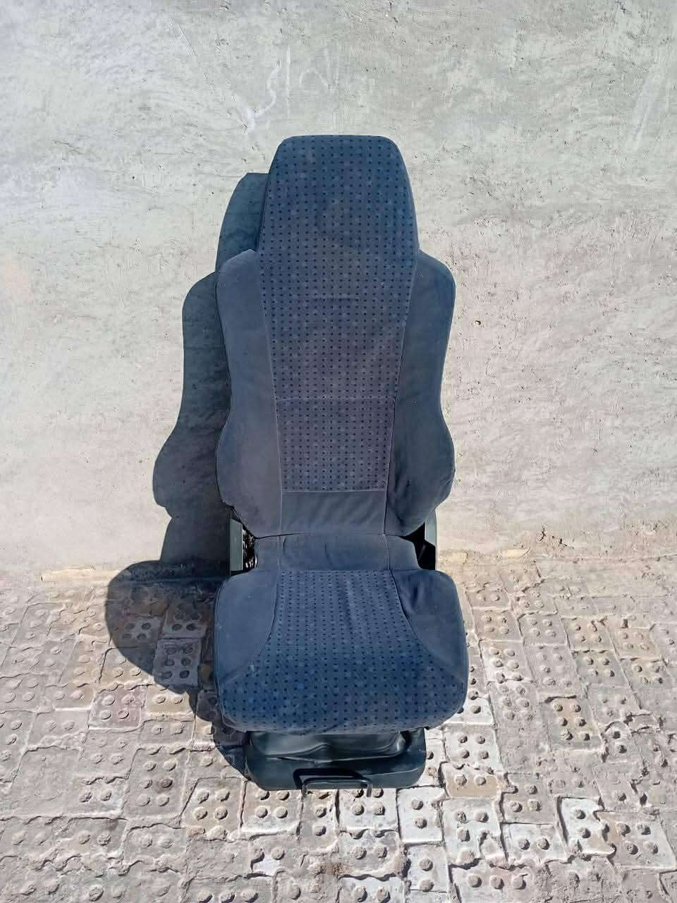 السلام عليكم كشن نظيف للبيع مال سيارة مان صفحة السكن  عنوان تقاطع نهروان    ***********
