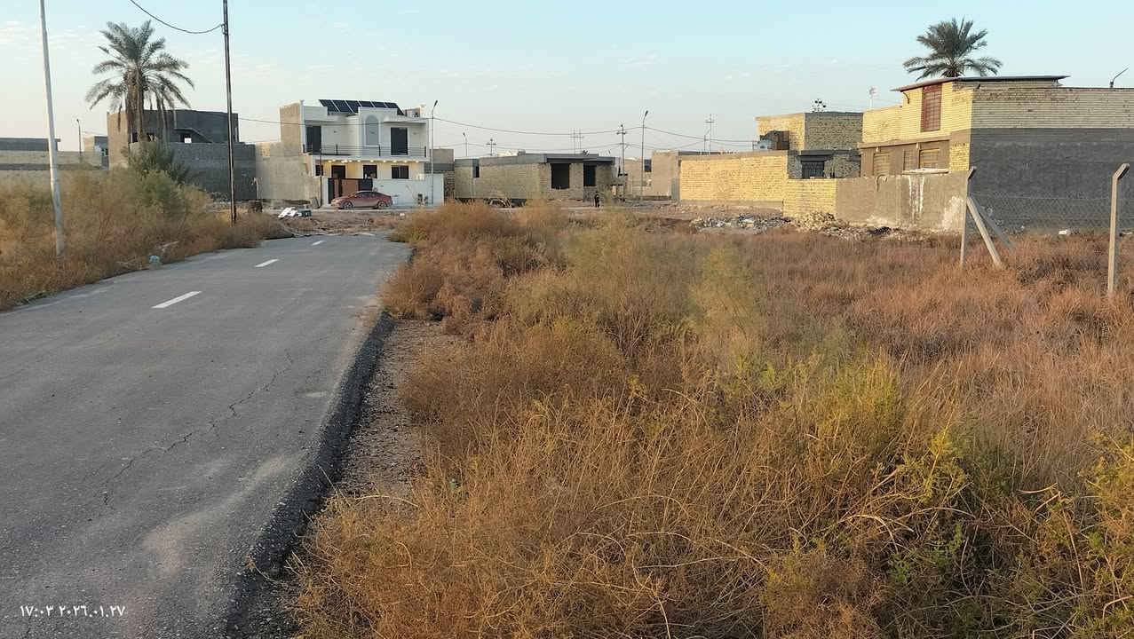 السلام عليك توجد لديه قطعه للبيع للبيع المساحه 200متر الواجهة 10ونزال 20 خدمات كامله ماء كهرباء ونادره اليليه وتبليط شوارع مركز صحي صيدليه أسواق المكان بابل حله ورديه داخل يم علي ابن الحسن المثنى تبعد عن المركز 5دقايق وعليه خط كيات تقسيم جديد وبيه بناء السعر امناسب ويوجد معمل غاز يمه الاستفسار اكثر الاتصال على الرقم *********** طابو سند 25 تحويل مباشر بسم المشتري
