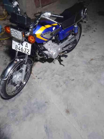 السلام عليكم دراجه للبيع ارشه موديل 21 سعر 1,600 عنوان الزبير السنويه ورقم الصحفيين الثانيه ***********
