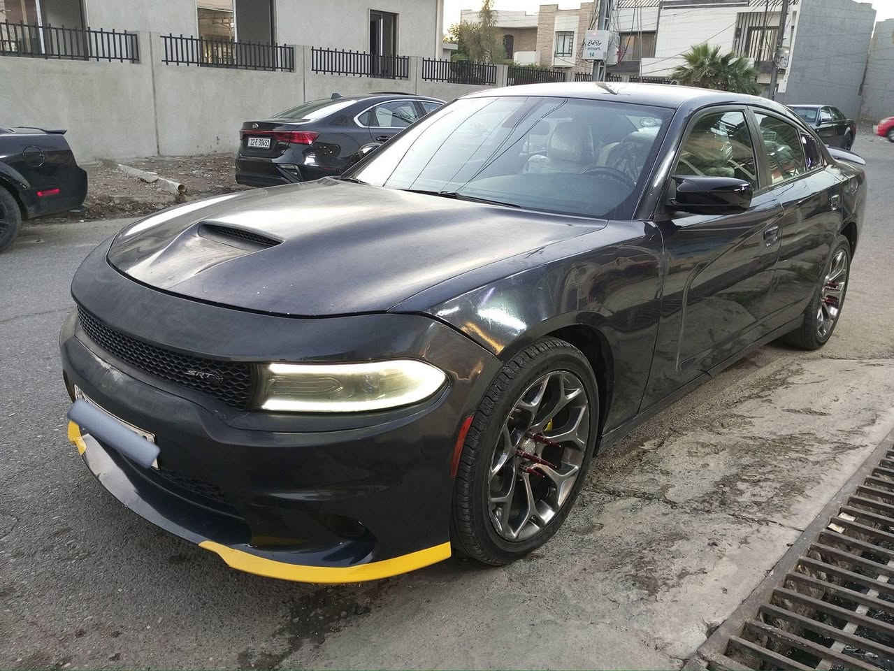 دوج جارجر sxt محدث Gt
موديل 2019
مواصفات: 
ويل عشرين
حساس خلفي 
كامره خلفيه
لايت زينون
كرسي السايق كهرباء
شاشه وسطيه كبيره
تحكمات ستيرن
بصمه تشغيل عن بعد
دخول ذكي
رادار جانبي 
حجر البيئة موجود بلادي
كزوز رياضي
ممشة 80 الف 
6 سلندر محرك شرط ما مفتوح 
ضررها جاملغ خلفي وجاملغ امامي 
مصبوغه حزام بدون ايرباك
السياره جديده بمعنى الكلمه ومناقصه اي شي 
165 وبيها مجال 
*********** مكانها موصل
